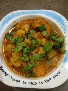 ચણા ની દાળ ના ગોટા બટાકા નું શાક(chana dal gota nu saak recipe in Gujarati) રેસીપી મુખ્ય ફોટો