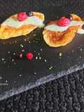 Torrijas de mini croissant con crema de lima y toque de jengibre