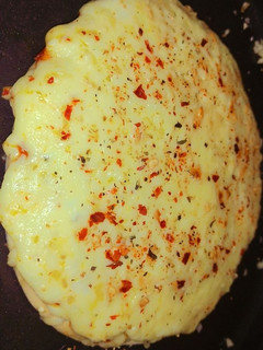 ચીઝ પીઝા (Cheese Pizza Recipe In Gujarati) રેસીપી મુખ્ય ફોટો