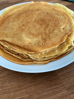 Una foto de Crepes Thermomix sin azúcar, con panela y huevos de corral