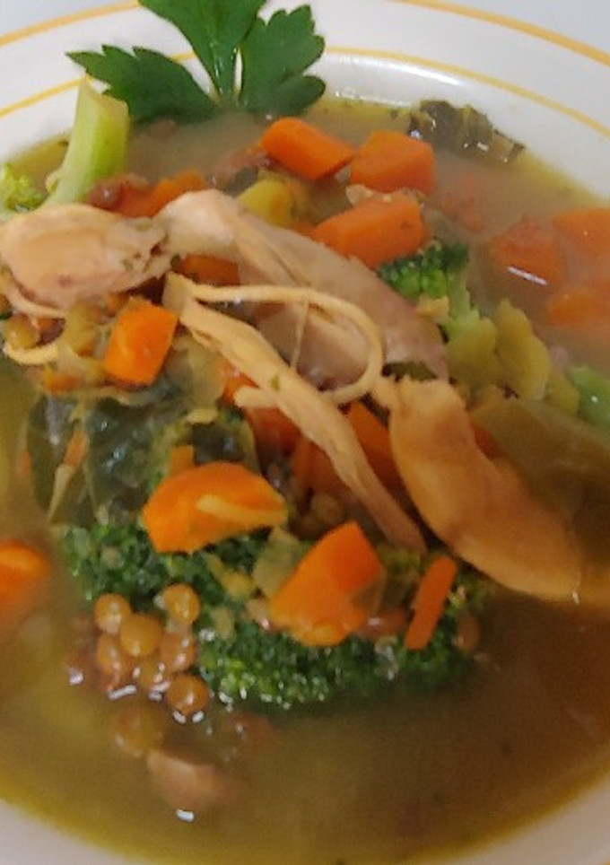 Una foto de Lentejas verduras y pollo