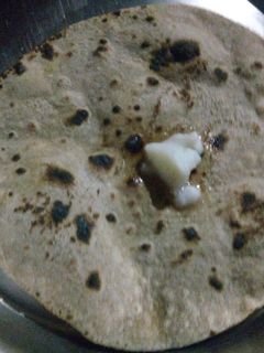 तवा रोटी (Tawa roti recipe in hindi) रेसिपी मुख्य फोटो