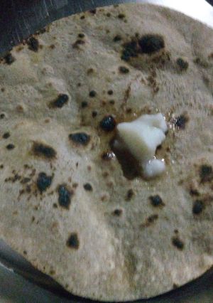 तवा रोटी (Tawa roti recipe in hindi) रेसिपी मुख्य फोटो