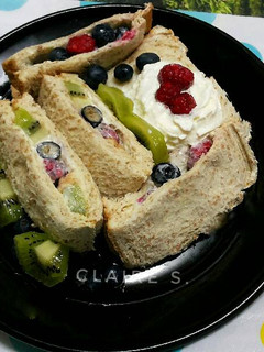 A picture of Mixed Fruit Whipped Cream Pocket Sandwich.