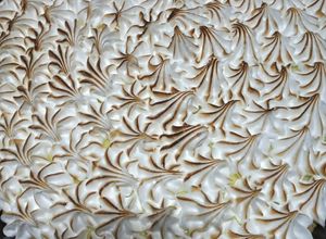 Una foto de Pie de limón con merengue suizo