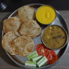 A picture of Puri & aloo sabji.