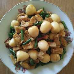 รูปของ Sambal goreng tahu telur puyuh