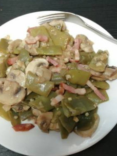 Una foto de Judías verdes con champiñones y bacon