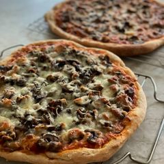 A picture of Mushroom Pizza.