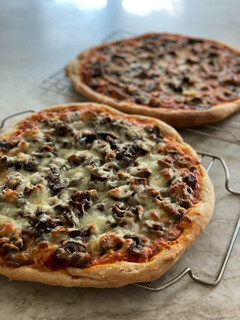 A picture of Mushroom Pizza.