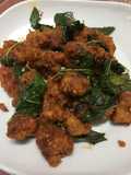 ผัดพริกแกงไก่กรอบ
