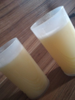 A picture of Pineapple and ginger juice.