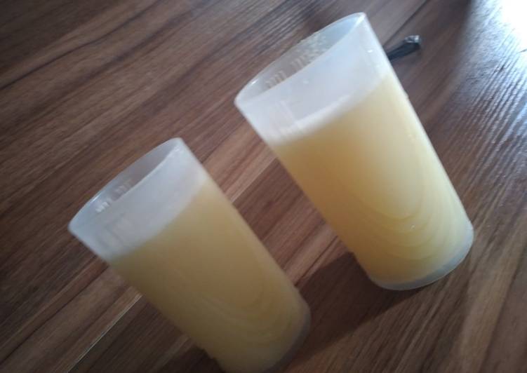 Pineapple and ginger juice
