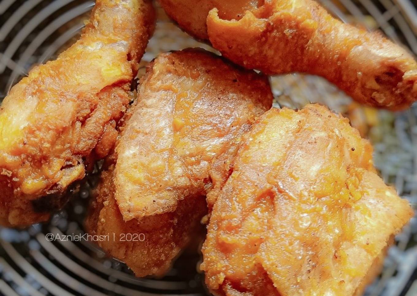 Ayam goreng dengan kunyit
