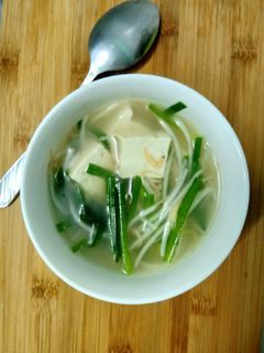 Hình của món Canh đậu hủ giá hẹ tép khô.
