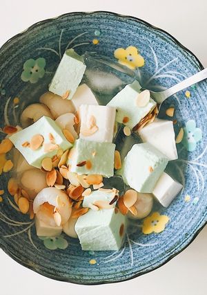 Hình của món Chè khúc bạch.