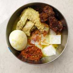 A picture of Lontong opor keto.
