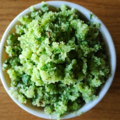 आवळ्याची तिखट चटणी A picture of आवळ्याची तिखट चटणी.