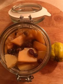 Birskompót almával és mazsolával recept fotója