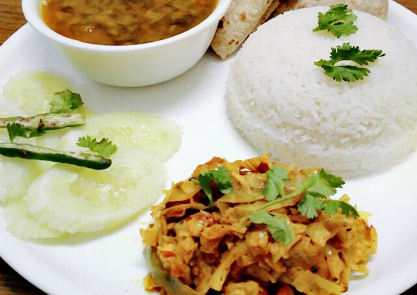 Healthy dal palak, cabbage sabji,roti,rice and salad