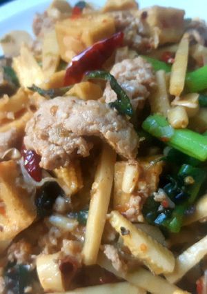 รูปของ ผัดทั้งใบ+ก้านอ่อนกระเพรา #Useeverypart Basil Stir Fried