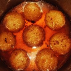 A picture of Semolina sweets.