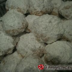 A picture of Kourabiedes from Roumeli.
