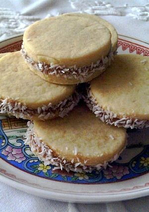 Teasütemény karamellizált tejkrémmel (Alfajores) recept fotója