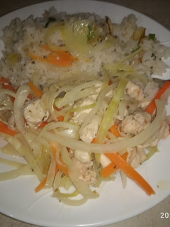 Una foto de Shop suey con pollo