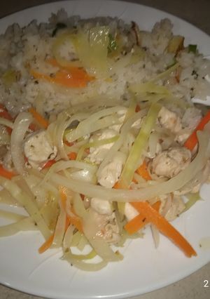 Una foto de Shop suey con pollo