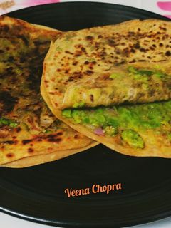 मटर का स्टफ्ड पराठा (matar ka stuffed paratha recipe in Hindi) रेसिपी मुख्य फोटो