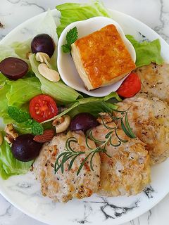 起司鮪魚雞肉餅〞簡易低醣常備菜！ 的食譜成品照片