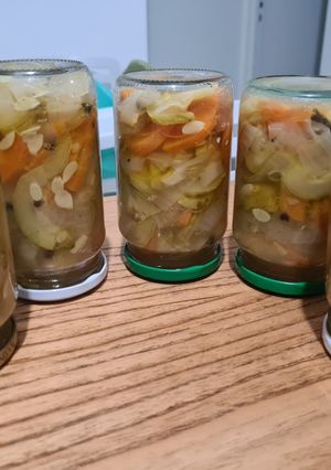 Una foto de Verduras en escabeche 🥒🥕🧅