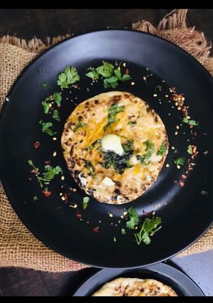 A picture of Chur chur Naan.