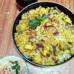 A picture of Hadrabadi dum biryani (veg).