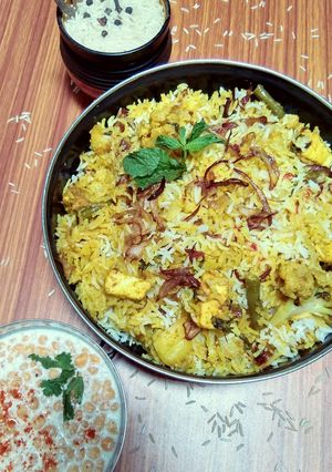 A picture of Hadrabadi dum biryani (veg).