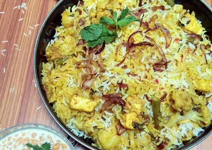 Hadrabadi dum biryani (veg)