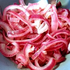 A picture of Pickled onions.