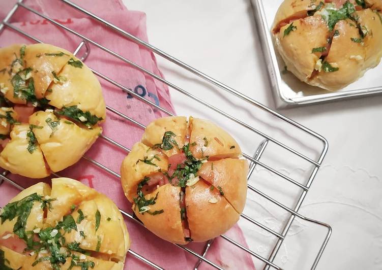 Bread pizza garlic
