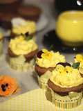 Muffins de Cacao con glasé de Yogur, Nueces y Azafrán