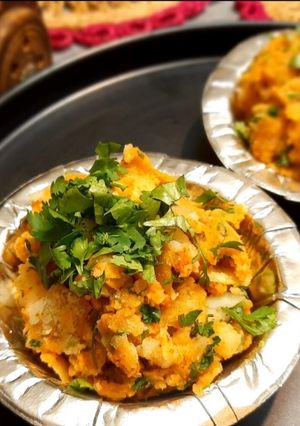 A picture of CHURMUR CHAAT~ KOLKATA'S FAMOUS DECONSTRUCTED PANI PURI CHAAT.