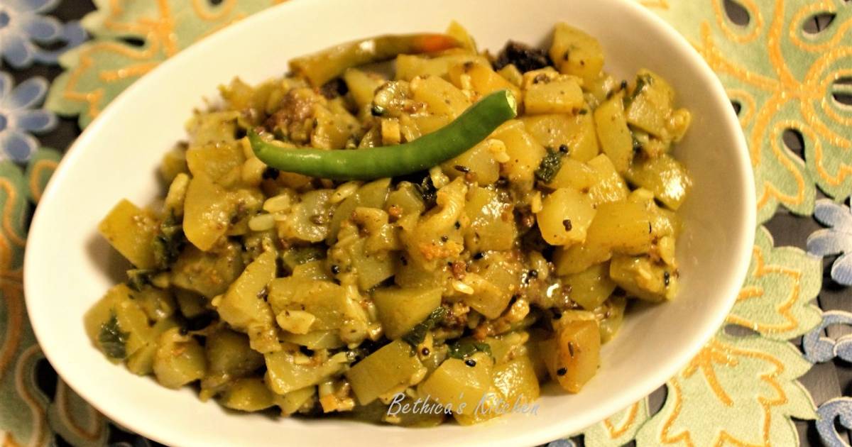 Lau Shukto (Bottle gourd / Lauki Curry Bengali Style) Recipe by