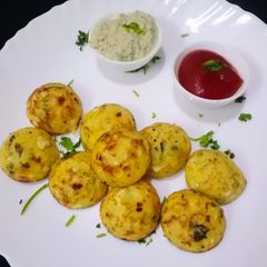 A picture of Masala rava appe.