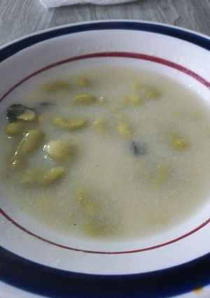 Una foto de Habas verde con masa