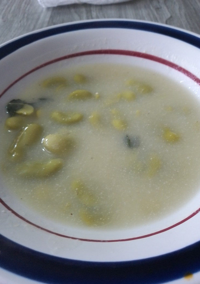 Una foto de Habas verde con masa
