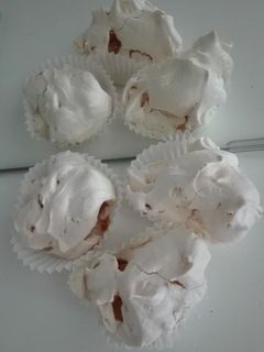 Una foto de Suspiros de almendra (merengue francés)