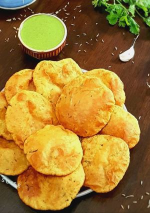 आलू मसाला पूरी (aloo masala poori recipe in Hindi) रेसिपी मुख्य फोटो