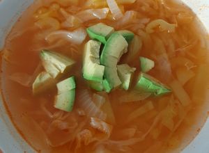 Una foto de Sopa de col y Chile wero para desinflamar el estómago