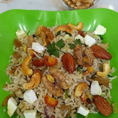 A picture of Walnut pulav.