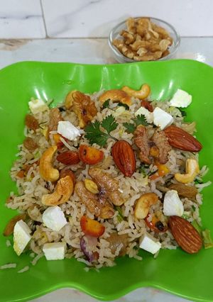 A picture of Walnut pulav.